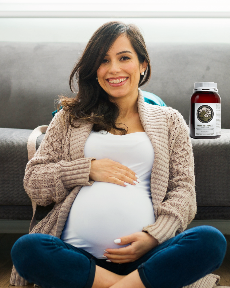 Pregrnant woman with Min vitamix personalised vitamins